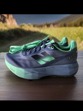 Women's TAG Heuer x New Balance SC Elite v5 - Size 6